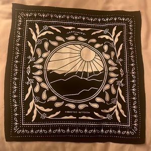 PERGAMINO MEDELLÍN COLUMBIA Black & Tan Scarf